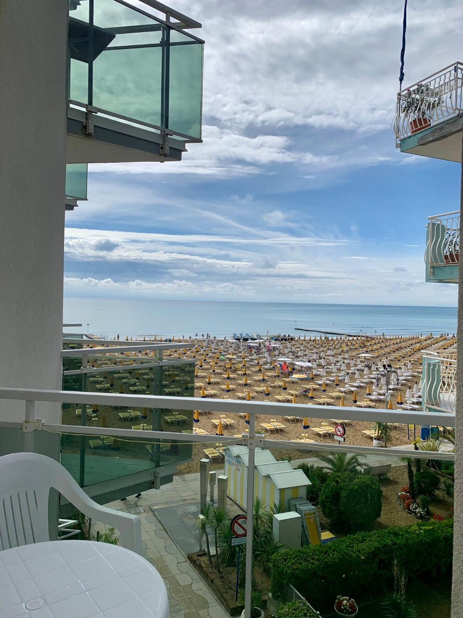 Hotel Nizza Frontemare Superior 3 Stelle 리도 디 예솔로 외부 사진